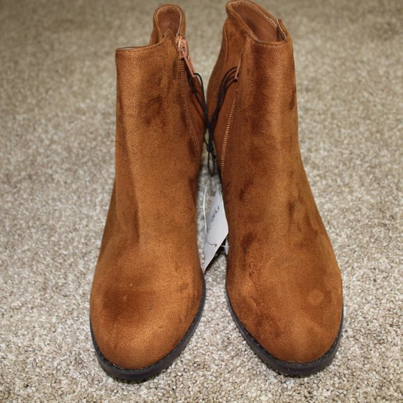 Rue 21 Rainy12 Faux Suede Tan Ankle Booties Boots Womens Size 8 NWT w/ FLAWS - Picture 2 of 10